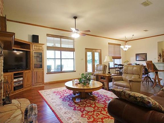 5th image of 9 Hickory Crossing Ln