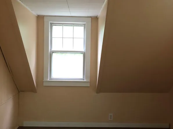 207 Stillwater Ave, Orono, ME 04473