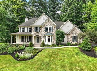 18336 Bent Tree Ln, Chagrin Falls, OH 44023
