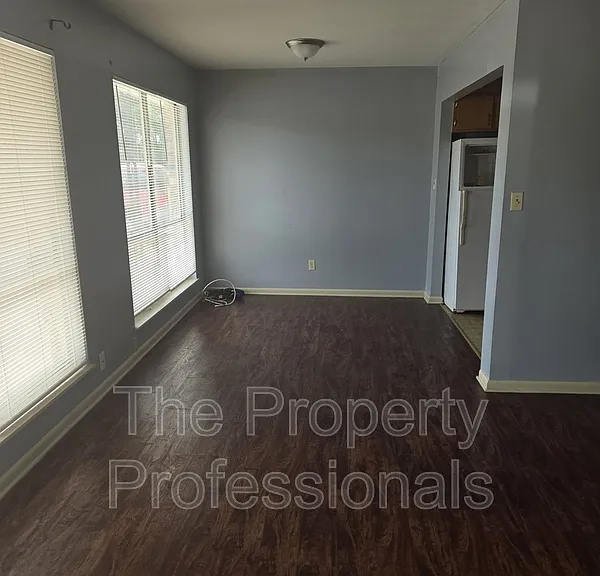 501 Vanderbilt St #C — Photo 2