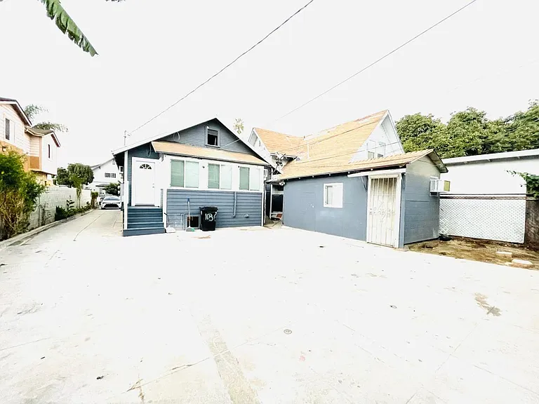 1034 W 39th Pl — Photo 7