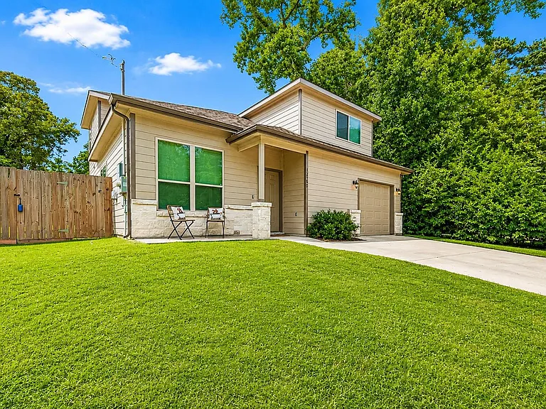 12789 Royal West Dr — Photo 2