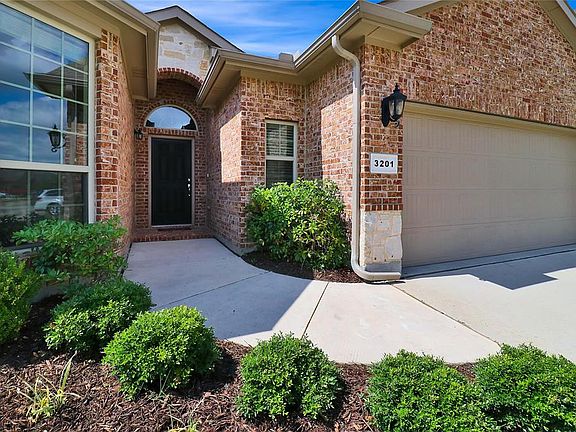 4th image of 3201 Tamarack Ln