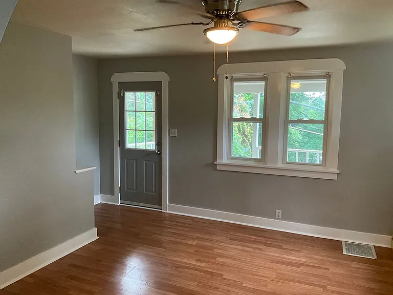 1018 Bellaire Ave — Photo 6