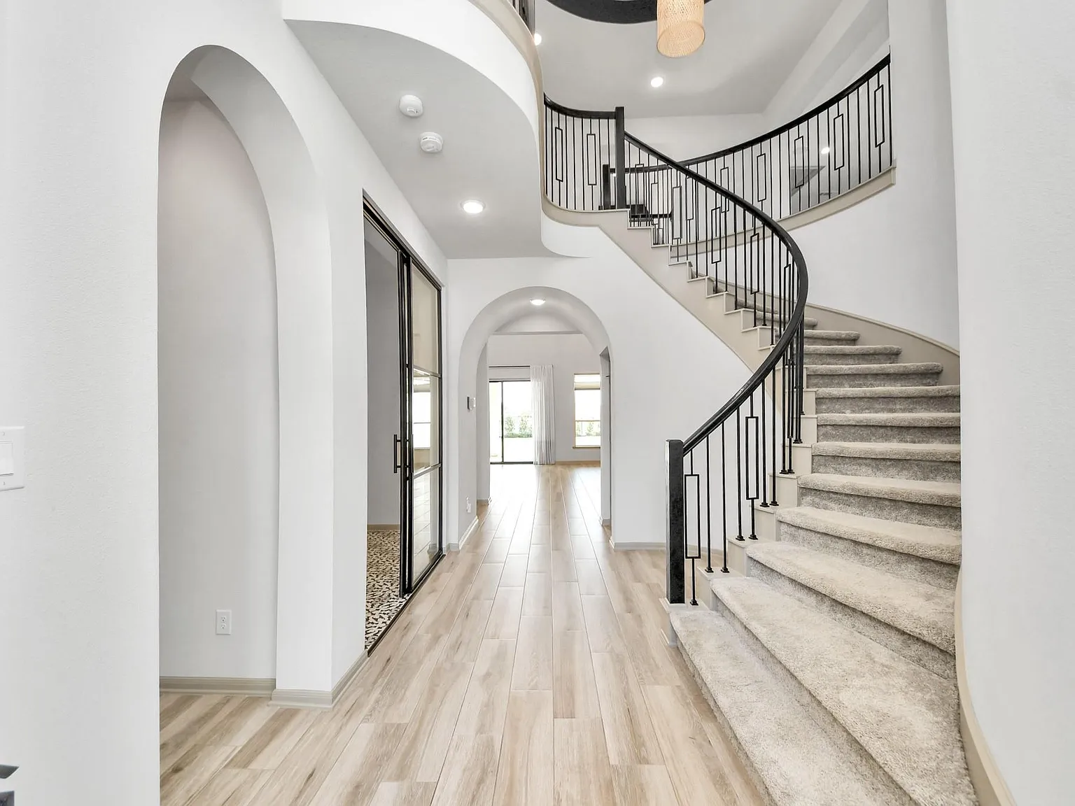 4 bed, 3.5 bath, 3696 sqft, $4,000 — Photo 4