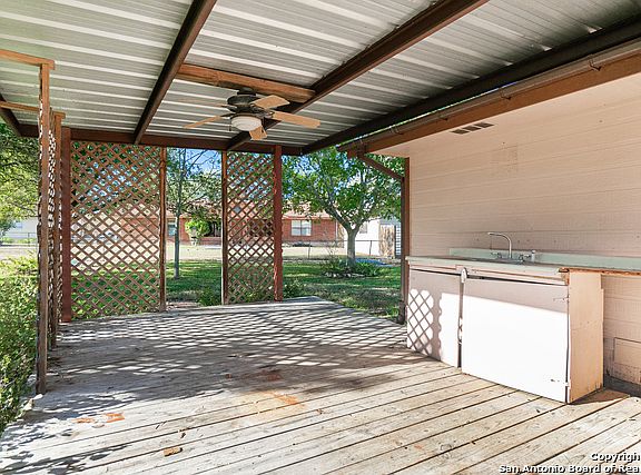 4th image of 17 Roselawn Cir