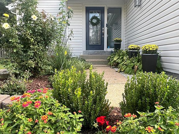 3rd image of 1618 Meadowside Dr