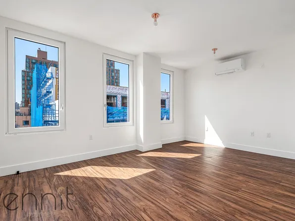 26-25 3rd St, Astoria, NY