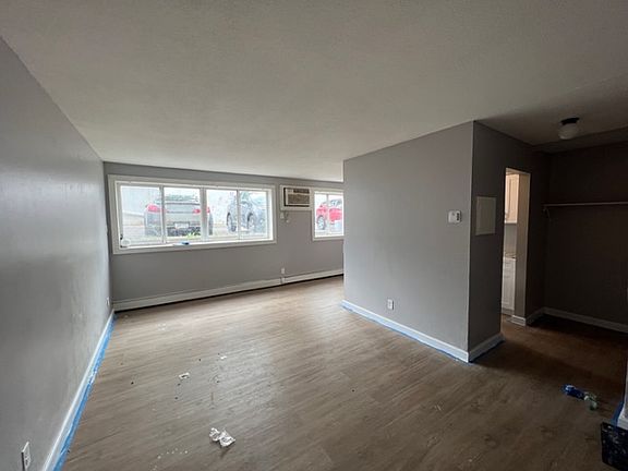 3rd image of 121 Hoyt Ave W #2