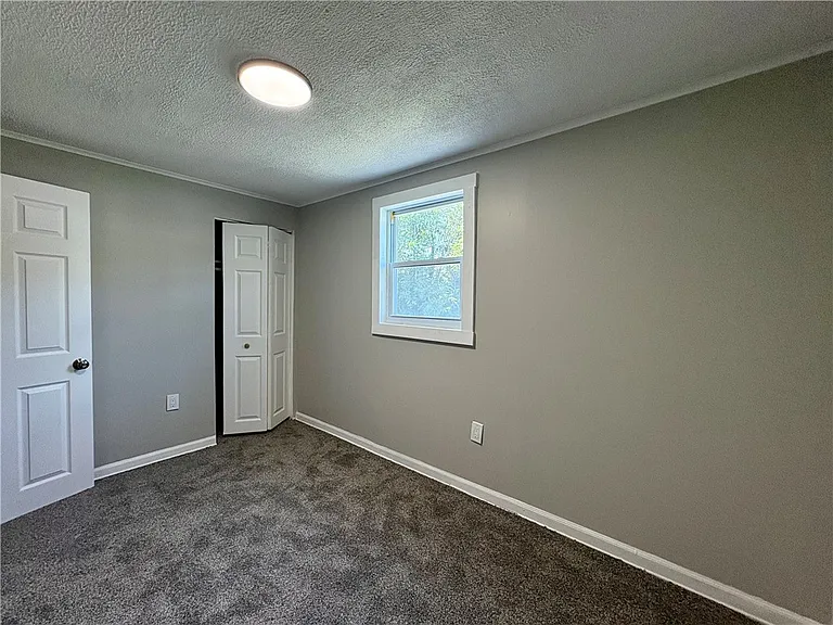 594 E Madison St — Photo 15