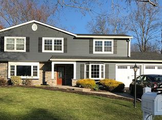 1 Thornwood Ct, East Setauket, NY 11733