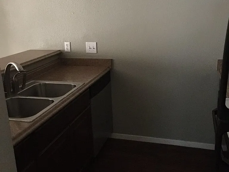 7056 N Holiday Dr — Photo 14