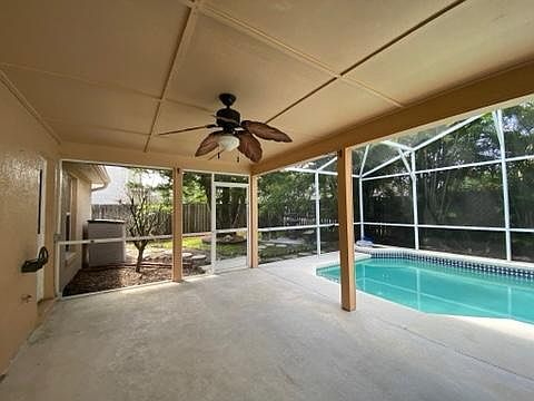 1st image of 2840 Hoffman Dr