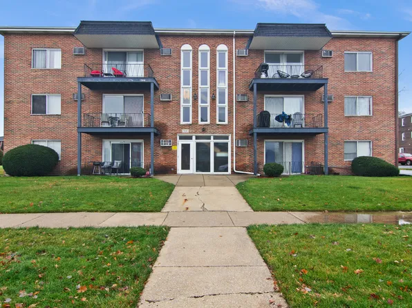 5727 128th St #11, Crestwood, IL 60418