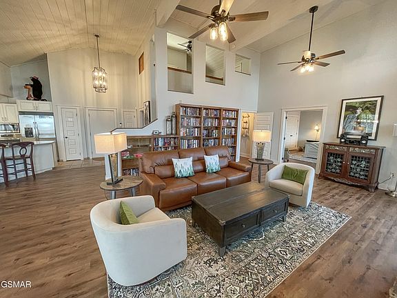 3rd image of 1924 E Arolla Ct