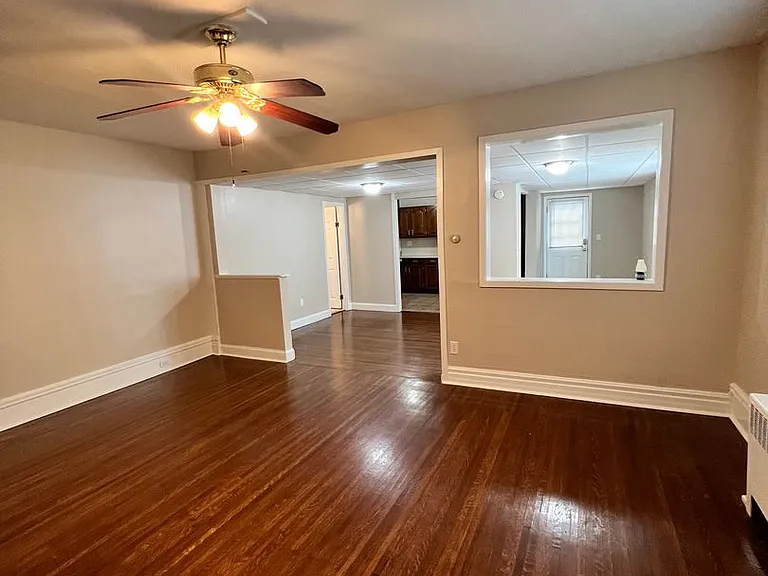 224 E Commercial St — Photo 12