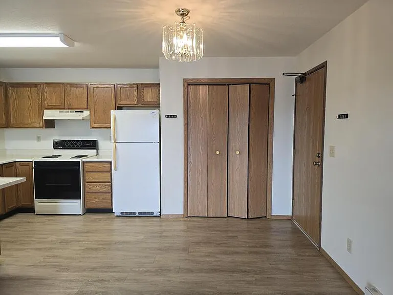 230 Robbins St #6 — Photo 4