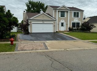 1866 Mission Hills Dr, Elgin, IL