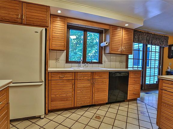 4th image of 45 Boxwood Ln