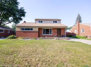 29042 Grandon St, Livonia, MI 48150