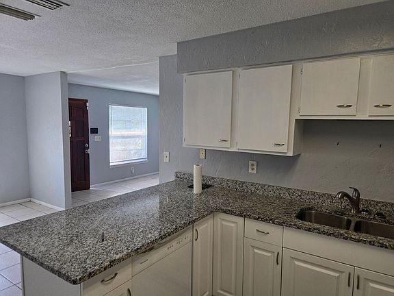 3rd image of 1573 S Boundary St