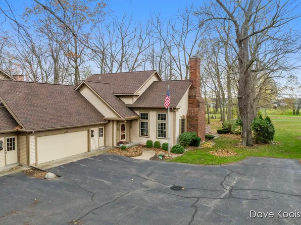 8309 Wallinwood Springs Dr, Jenison, MI 49428