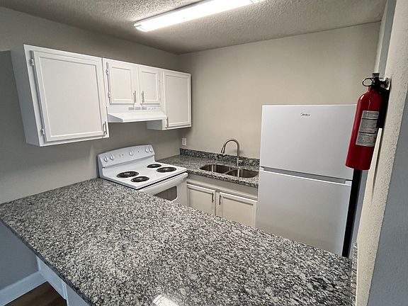 3rd image of 3002 Hodges St #I