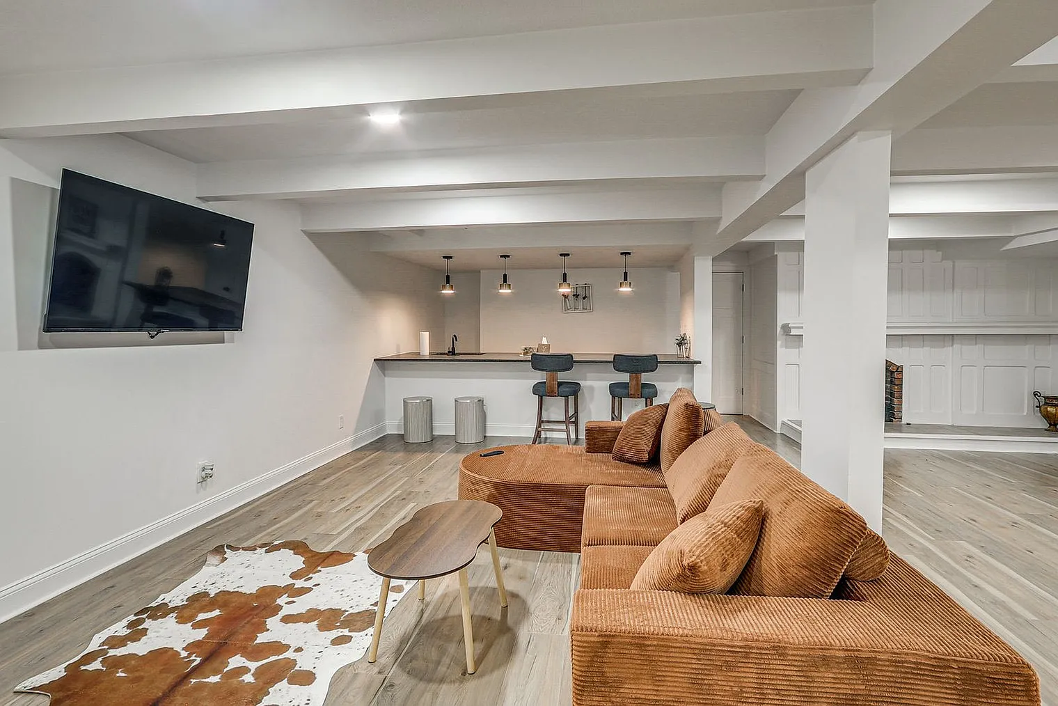 4 bed, 3.0 bath, 4531 sqft, $5,837 — Photo 4