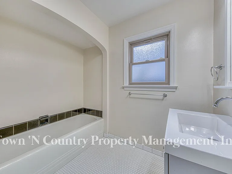 127 Katherine Ave — Photo 19