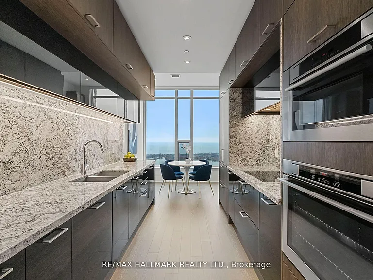 10 York St #6805 — Photo 31