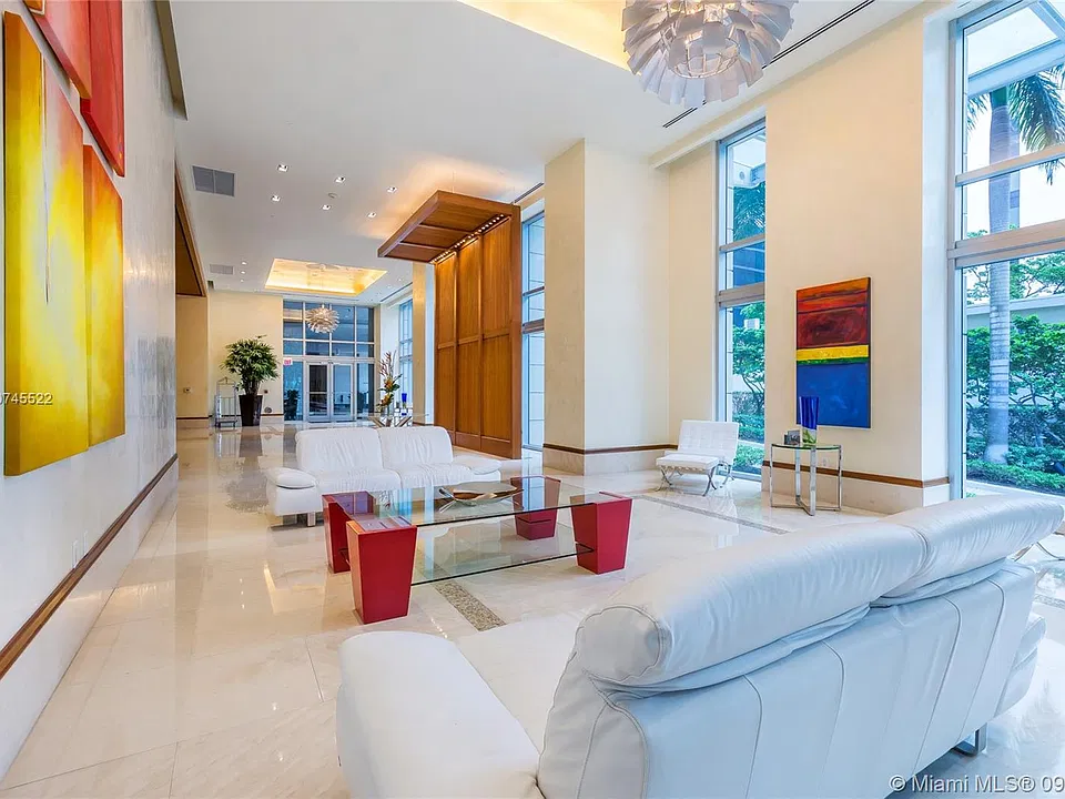 1050 Brickell Ave #2006