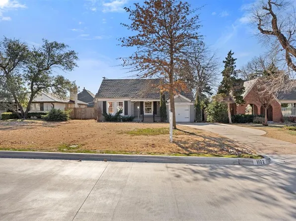 1102 Bedford Dr, Nichols Hills, OK 73116