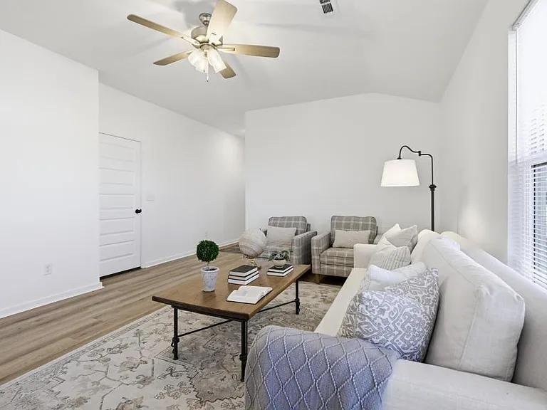 207 S Eagle Ln — Photo 15