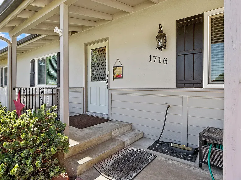 1716 E Academy Ave — Photo 13