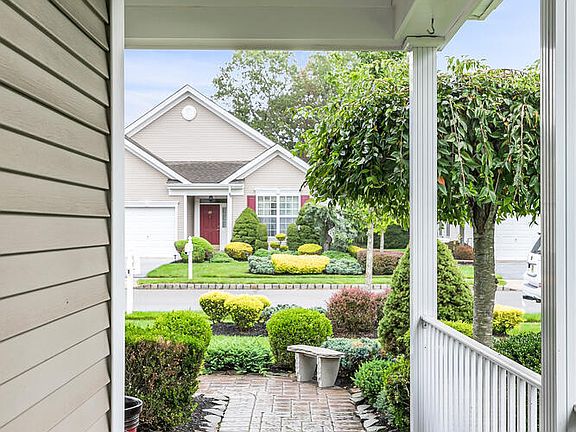 4th image of 99 Gables Way