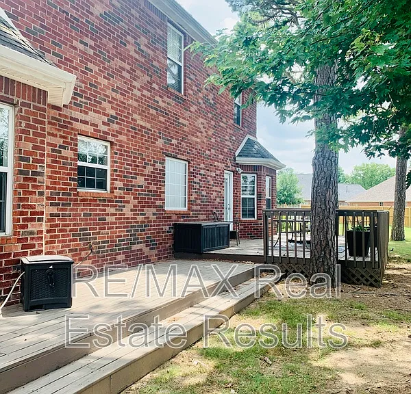 5300 S 44th Pl — Photo 3