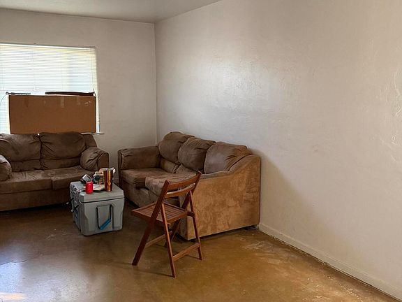 3rd image of 950 W ROMA Avenue