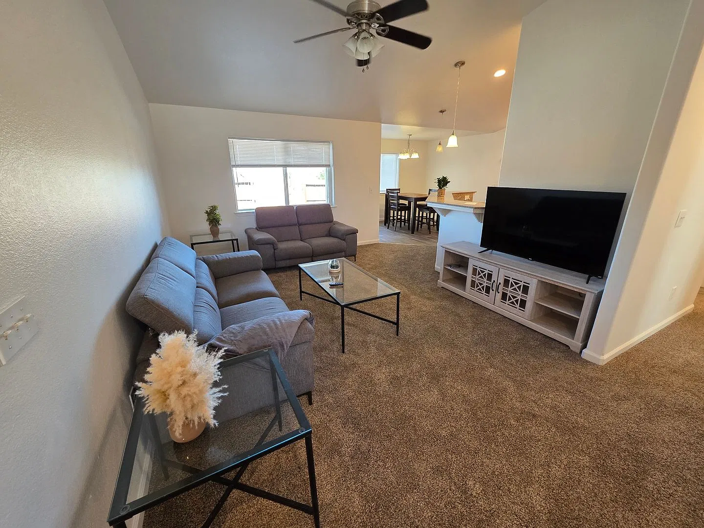 Fully Furnished — Photo 2
