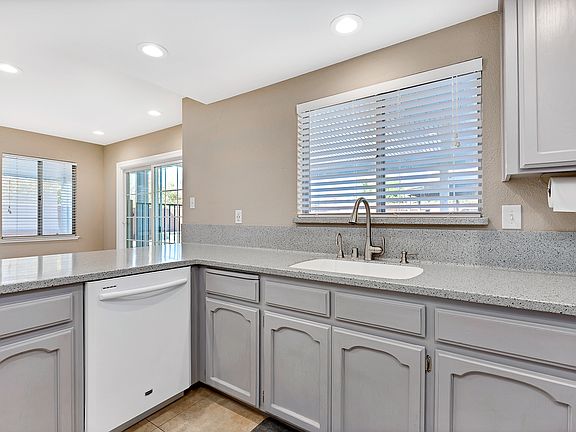 5th image of 1014 Baquera Ct