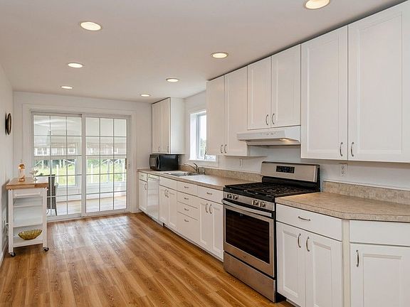 5th image of 17 Alanson Ln