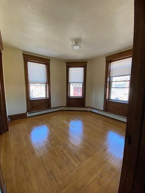 68 Newton St #3R