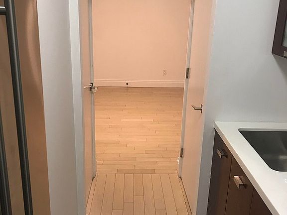 5th image of 212 E 47th St APT 14J