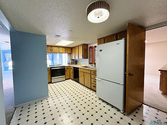 4th image of 200 Lakeview Ter