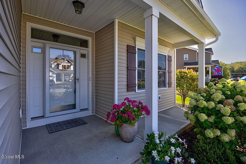 5th image of 5 Lakepointe Way