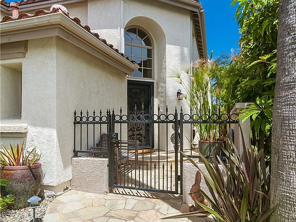 3rd image of 44 San Raphael