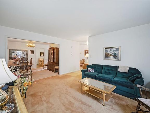 3rd image of 6 Redman Ct