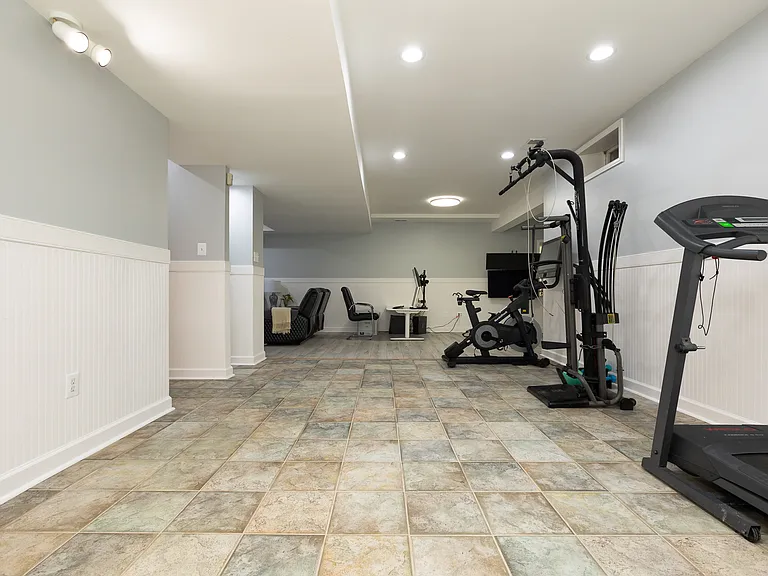 13576 Highland Rd — Photo 96