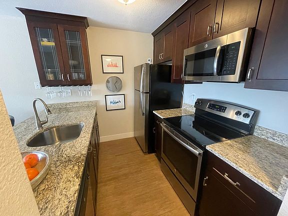 4th image of 701 E Bayaud Ave #402