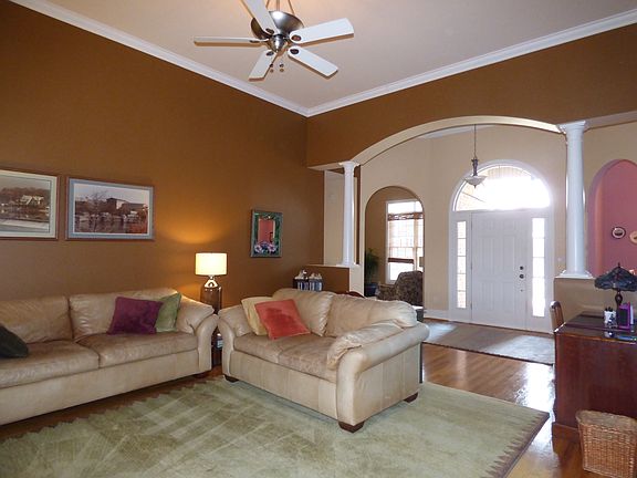 5th image of 178 Hunters Hill Dr