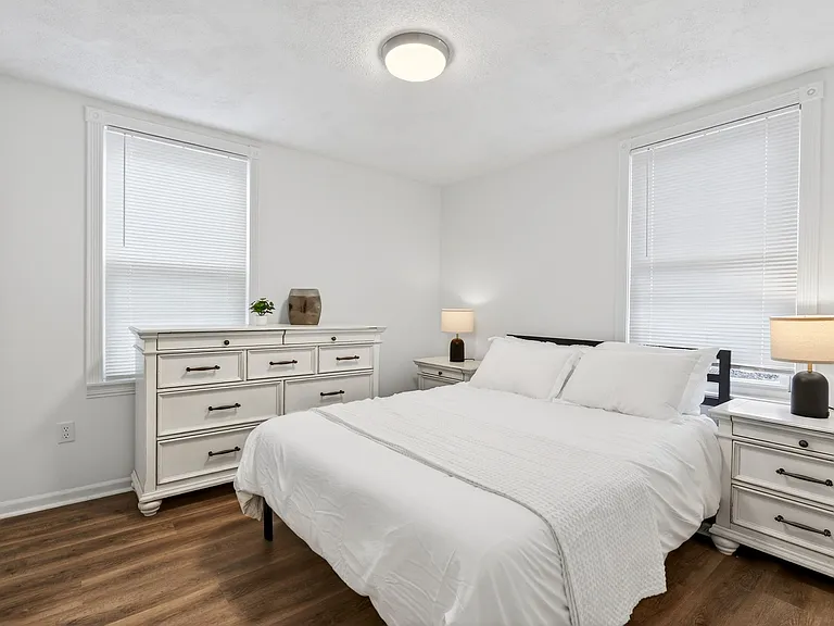 138 W Loretta Ave — Photo 27